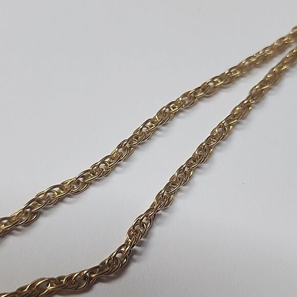 Elegant Gold tone Chain Necklace - Picture 2 of 3
